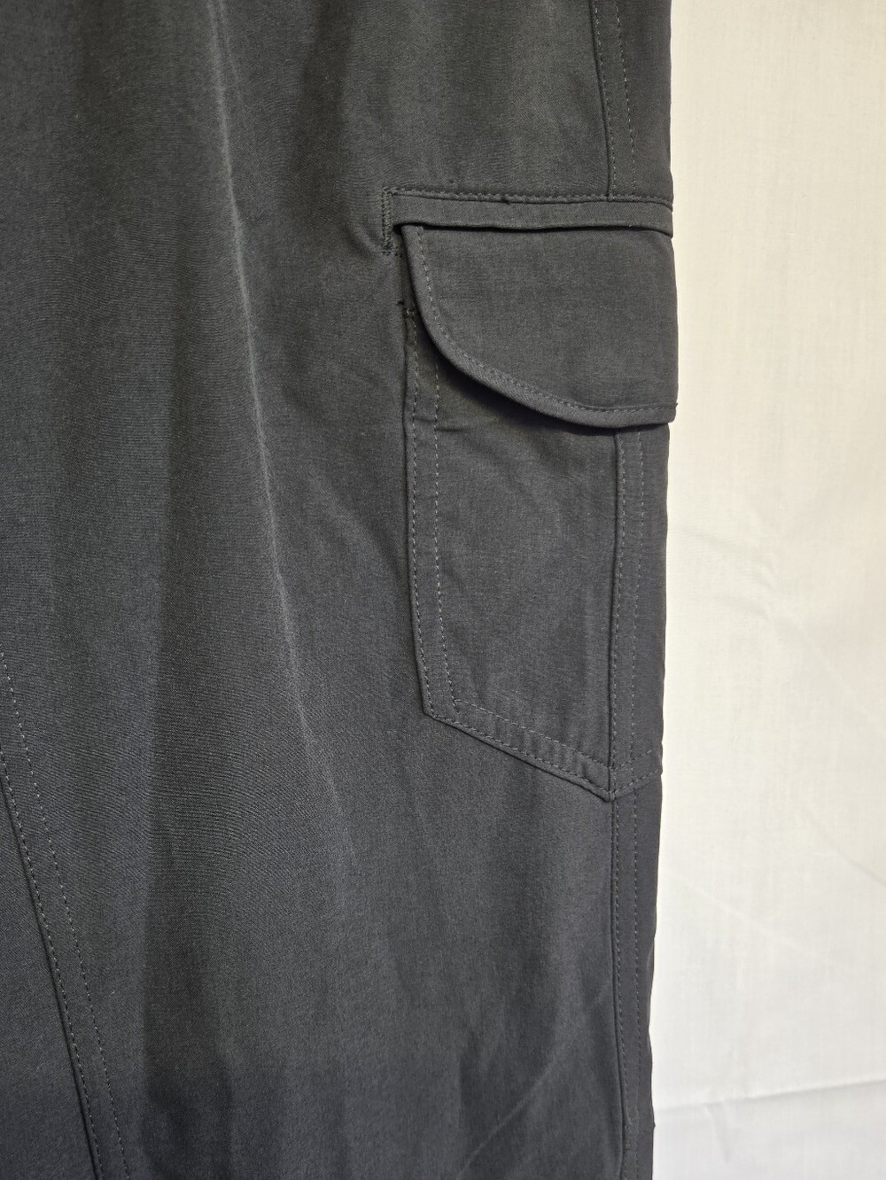 Kuhl Women's Hiking Pants Black Cargo Roll Up-Size 6 - Picture 7 of 9